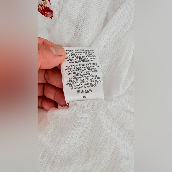 Time and Tru White Top with Multicolor Embroidery - Picture 10 of 10